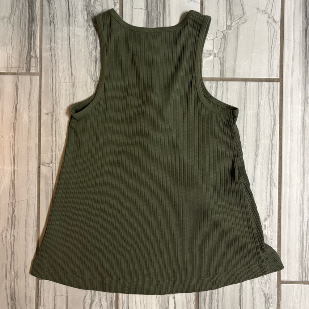 Cute tank top - Picture 3 of 3